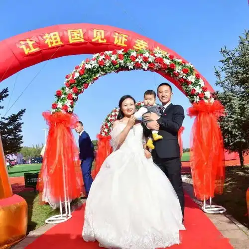 太原卫星发射中心为35对新人举行集体婚礼
