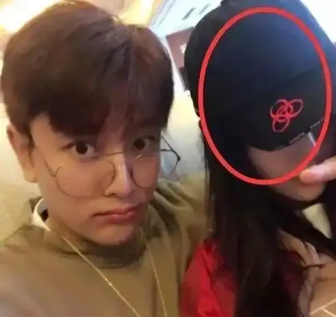 贾乃亮李小璐离婚后首次同框,网友喊快复合卑微的爱情幸福吗
