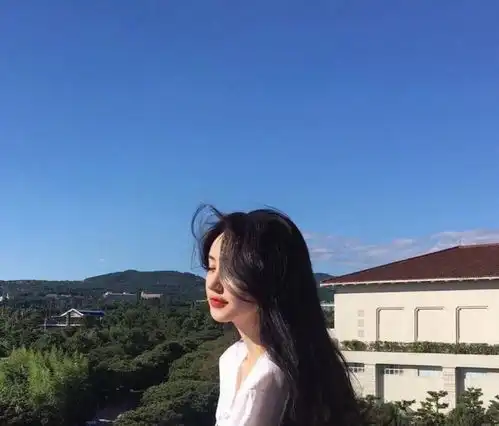 干净又治愈的女生头像
