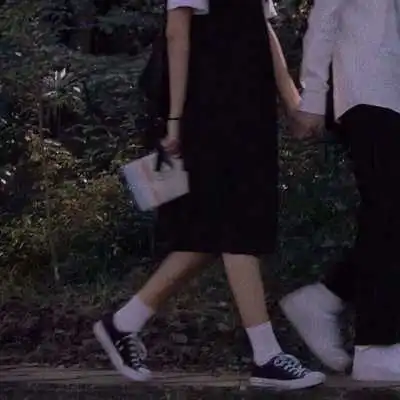 双人不露脸走路情头头像
