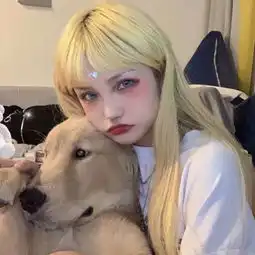 抱布娃娃的qq女生头像
