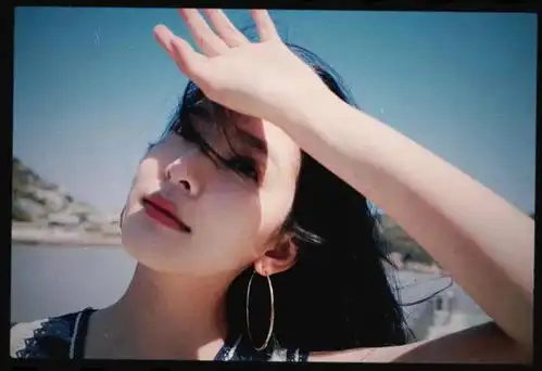 美女壁纸第1027期章若楠
