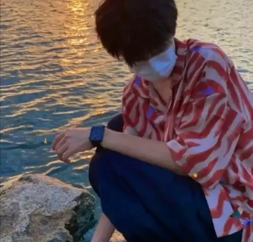 不露脸的男生头像
