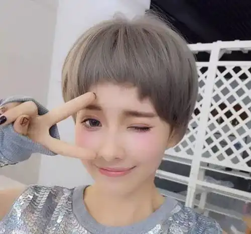 二次元刘海适合这些发型,你知道吗
