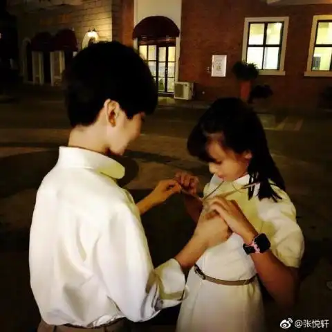 天天和森碟再同框,佳偶天橙cp发糖,而这身情侣装真是绝了
