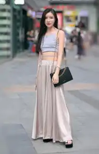 街拍小姐姐靓丽迷人,时尚穿搭,彰显柔美气质
