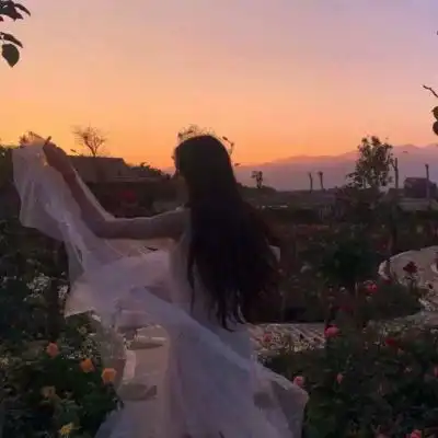 闺蜜头像背影一对两张唯美闺蜜头像两人可爱背影

