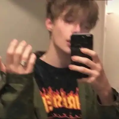 成熟低调有内涵男头帅气图片
