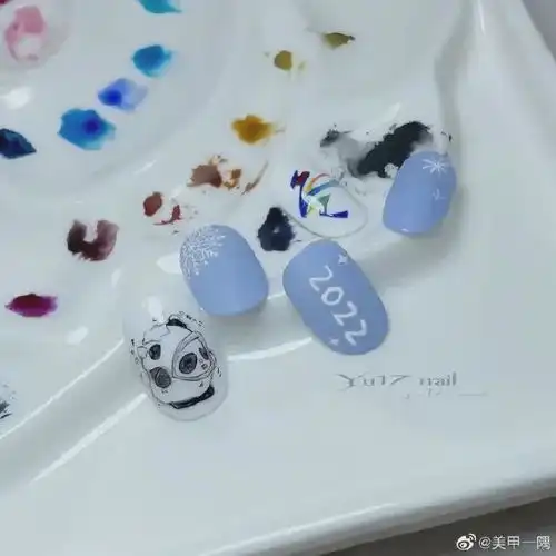 在冰墩墩和情人节礼物之间我犹豫了
