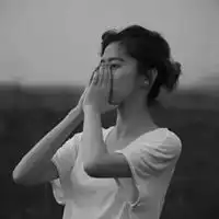 头像难过难过悲伤的女生头像图片
