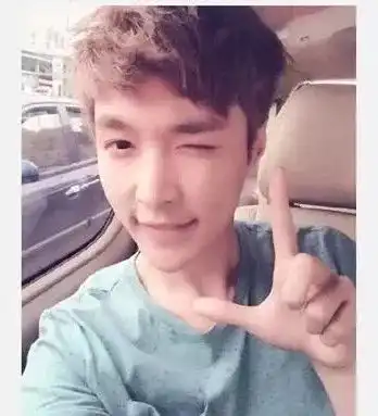 李荣浩承包新年笑点,故意装凶追乡村爱情老了要当爱哭鬼
