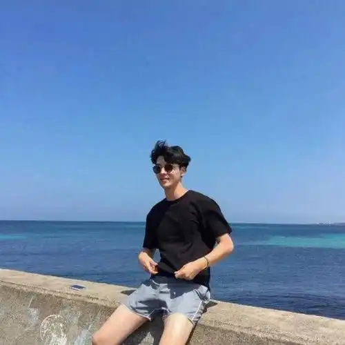 头像消息通知你有个吻,接一下
