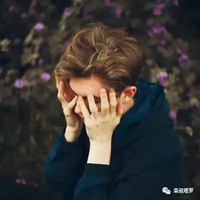 栾叔塔罗牌占卜你即将要面临怎样的职场危机
