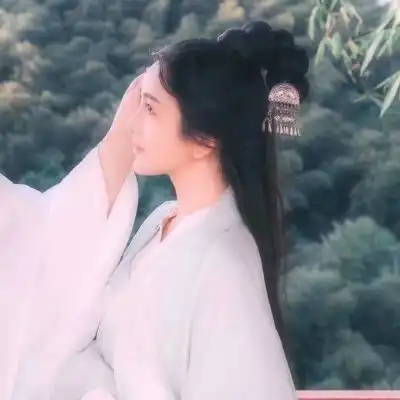 2021情侣古风头像动漫一男一女人间的寂静与热烈并存
