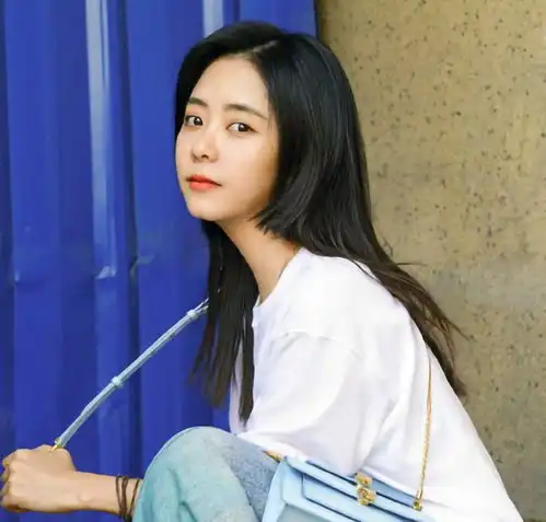 16岁黄多多晒美照登上热搜,撞脸谭松韵成熟艳丽,黄磊真会养女儿
