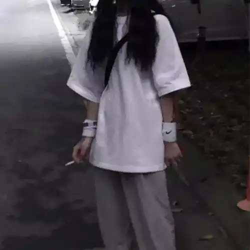 女生头像见你一次都不容易所以我很珍惜
