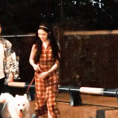 他不过随手给了朵花,你却红了脸情侣头像我要个性网
