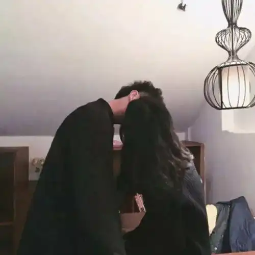 赔钱货不配喝奶粉,婆婆倒了孙女奶粉,还把孙女送人
