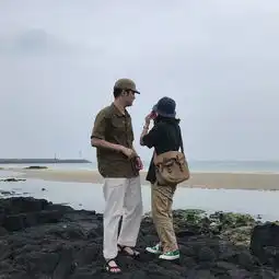 请不要把情侣穿搭装扮成qq秀好不好
