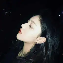 求和下图是同一个人,同一个背景就是人的动作姿势不一样的图片
