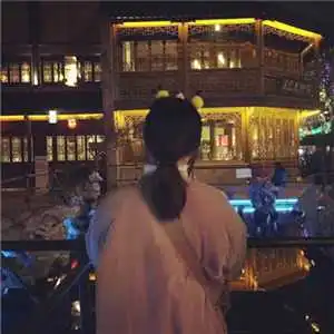 一左一右背影伴侣头像
