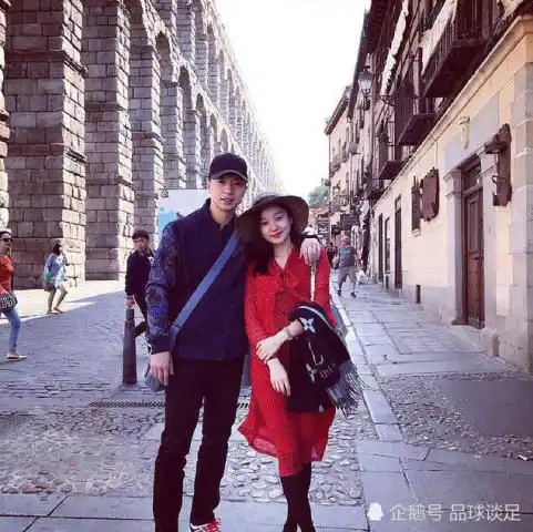 马龙低调幸福的爱情,妻子是名校校花,相恋十一年,前年喜得贵子

