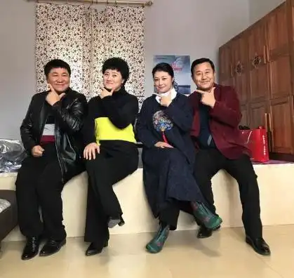 王长贵宣布拒演乡爱,泪洒直播间连发长文,球球也未走出悲伤

