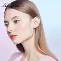 戴耳钉的微信女生头像打耳钉的女生头像
