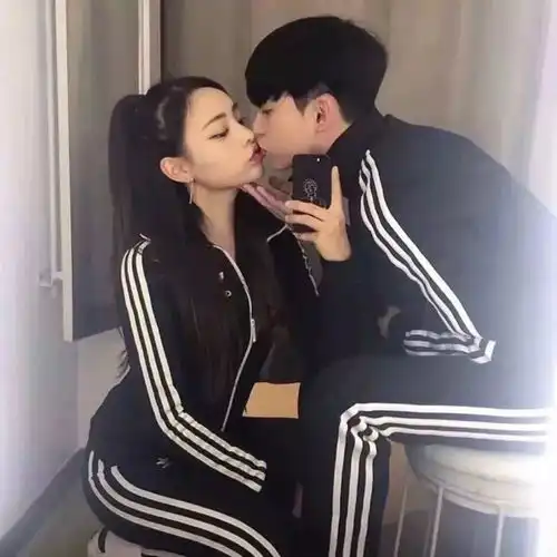 今日份情侣头像爱上对的人每天都是情人节
