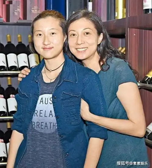 吴绮莉给自己庆祝生日,一个人孤独吃蛋糕,还送给女儿2句话
