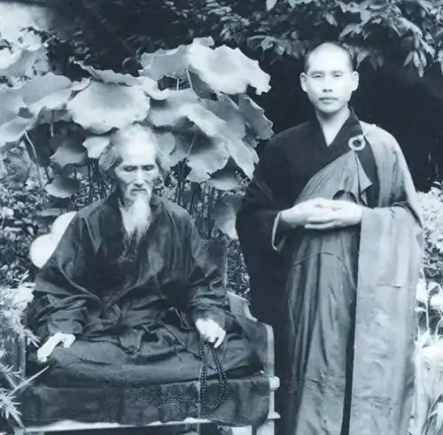 1943年,蒋介石让虚云预测抗战结局,大师用纸剪出了三个字
