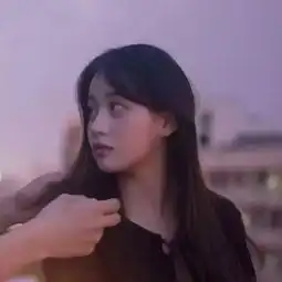 情侣头像众生皆苦,只有你是草莓味
