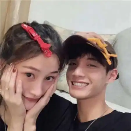 超甜蜜的情侣头像一对,突然间想起某个人
