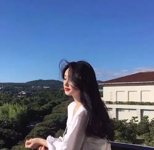 情侣头像秉承热爱奔赴下一场山海
