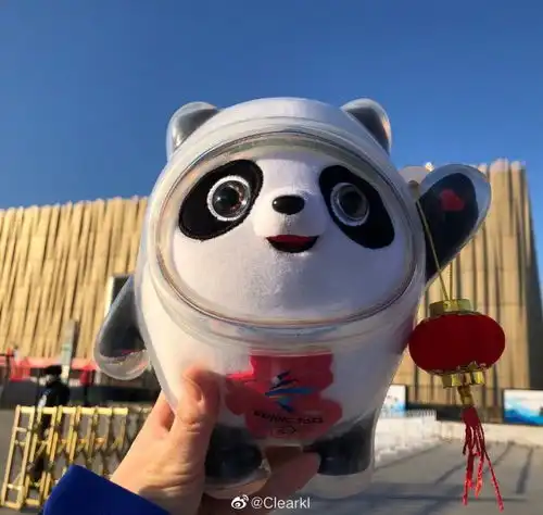 一人一墩有戏了工厂提前结束假期加班生产冰墩墩柜员别慌卖到9月份
