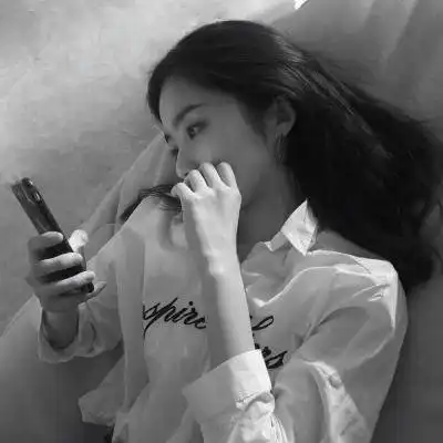 黑白女头像高冷黑白孤傲高冷御姐头像
