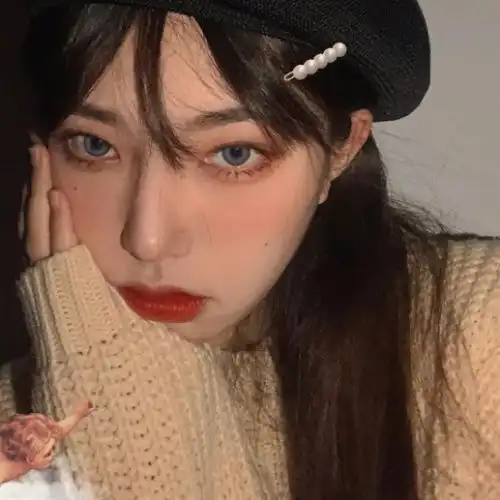 招桃花温柔小众女生头像
