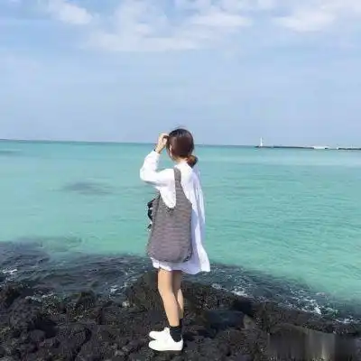 男女之间交往时,有这4个特质的女人,让男人刮目相看
