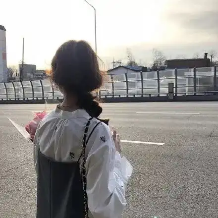 背影头像两情相悦太难
