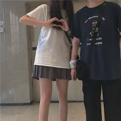 情头像情侣一左一右,主要是半身的背影的
