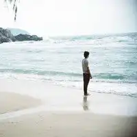 在海边的男生qq头像在大海的潮汐中高清唯美意境旳海边头像
