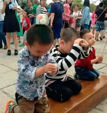 内涵段子没有什么东西比一个人吃火锅更寂寞
