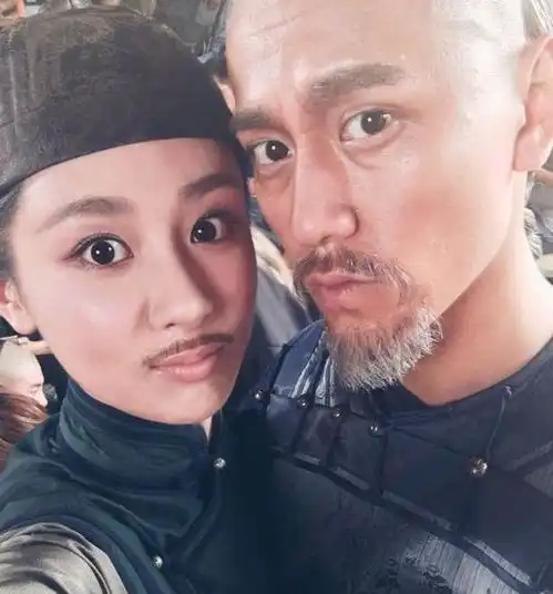 杨紫看到秦俊杰拍吻戏生气吵架,这对娱乐圈情侣会轻易拜拜吗

