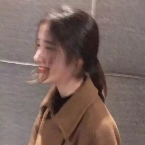 头像枕头里藏着早已发霉的梦梦里又住满了无法拥有的人
