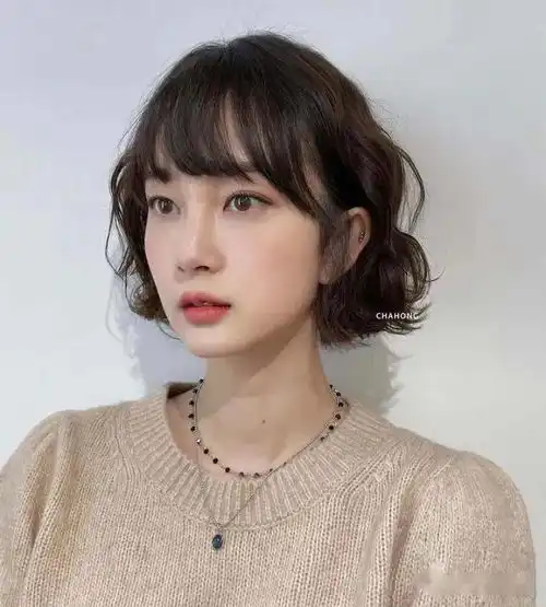 短发就剪最火的女生
