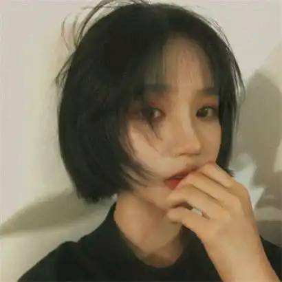 qq女生头像短发清新,笑得没心没肺的女人
