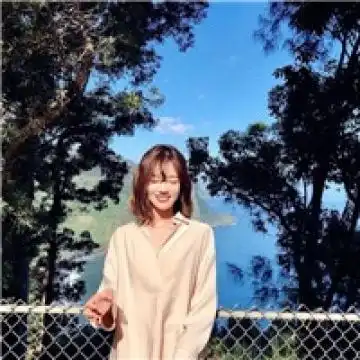 天空的蓝很明媚
