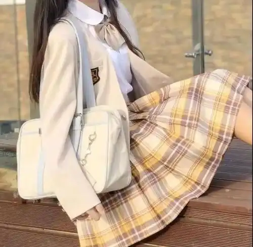 一眼万年jk风头像,快和小姐妹一起换,浪漫句子

