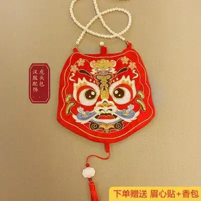 虎头包新年刺绣汉服包包儿童古风手机包随身百搭斜垮包年兽包礼品
