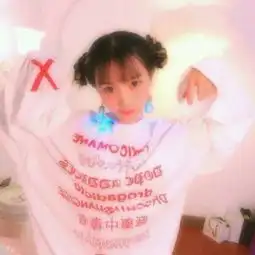 qq姐妹头像一人一张萌一直深信你心里有我

